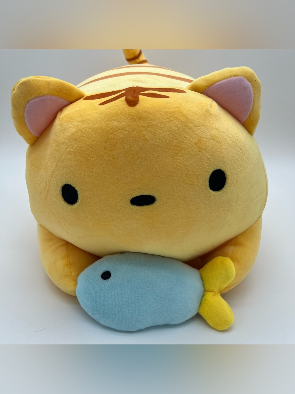 TAKASHOJI 14" CAT Holding Big Fish Plush Yellow Blue  Round 1 Calico Toy anime